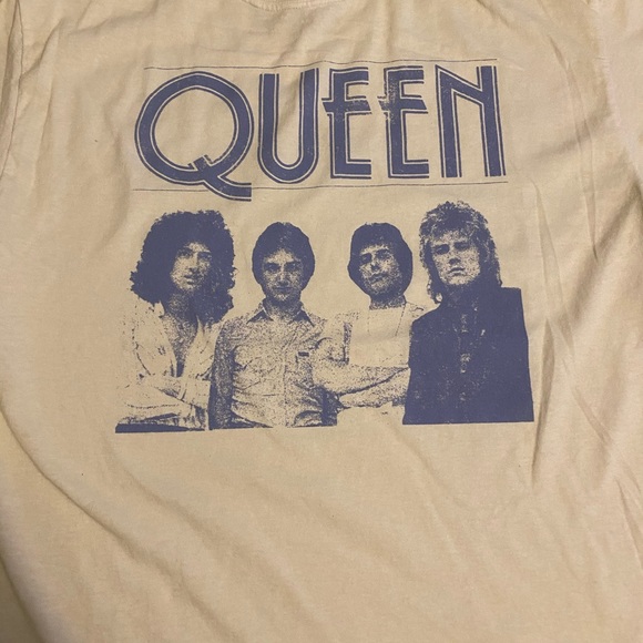 Urban Outfitters Tops - Queen graphic tee